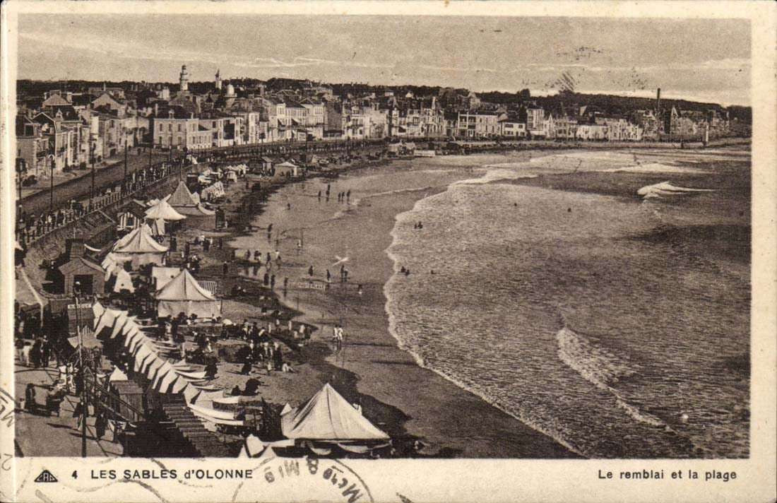 Les Sables-d'Olonne — Le remblai et la plage — éditeur : Arts des Arts Photomécaniques, Strasbourg
