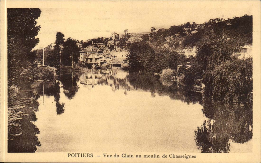 Poitiers CPA Vue du Clain au moulin de Chasseignes