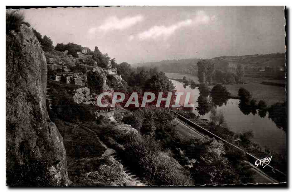 Poitiers CPA Les rochers du Porteau et la vallee du Clair