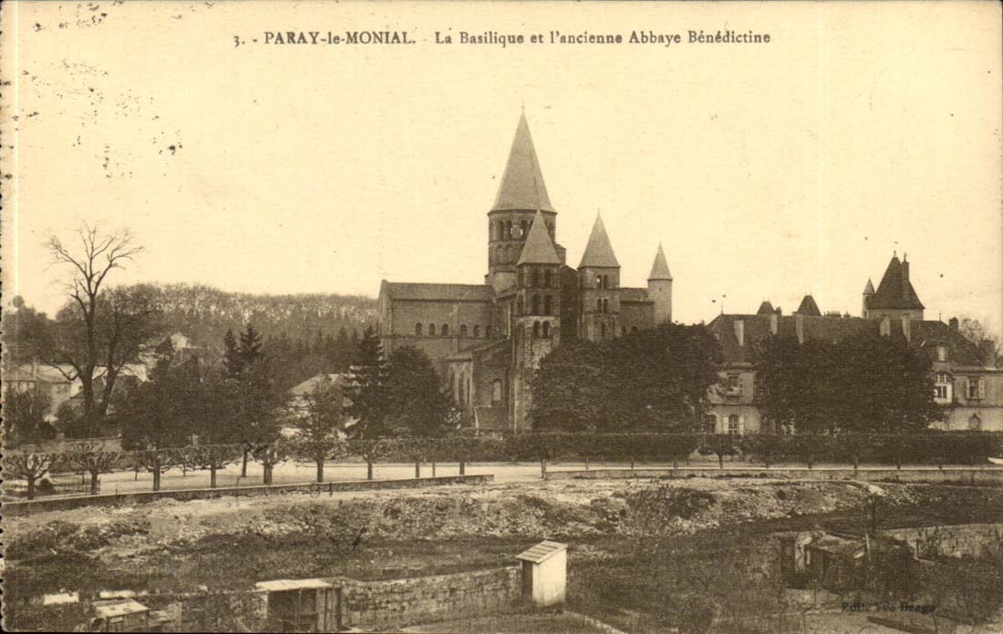 Paray le Monial - La Basilique et l'ancienne Abbaye Benedictine - CPA 