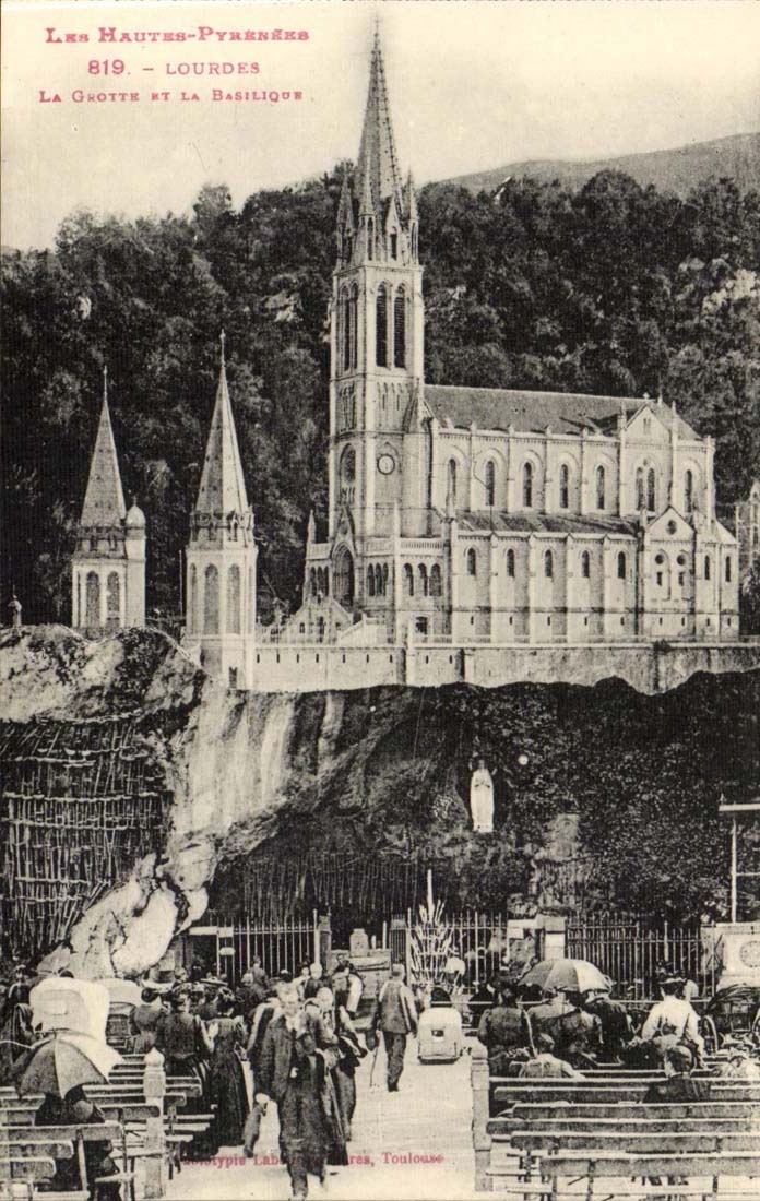 Lourdes CPA La grotte et la basilique
