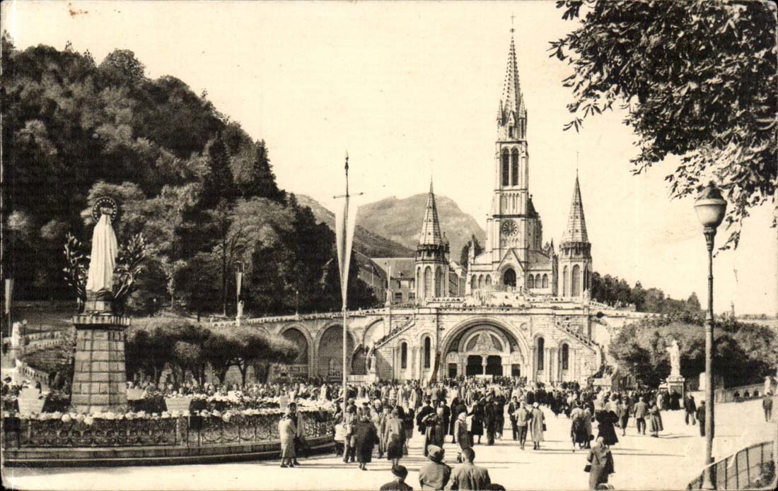 Lourdes CPA Basilique