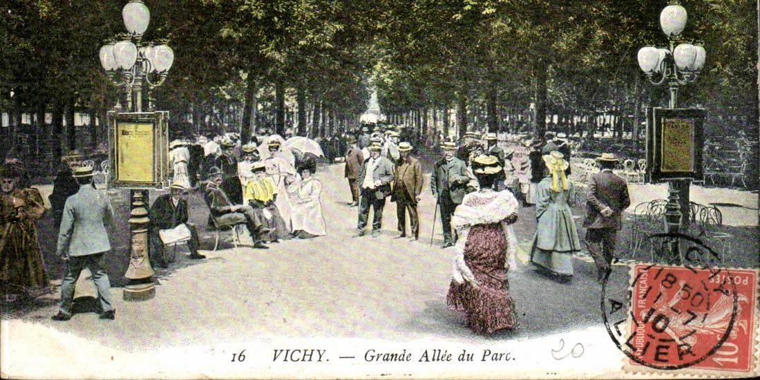 Vichy CPA Grande allee du parc