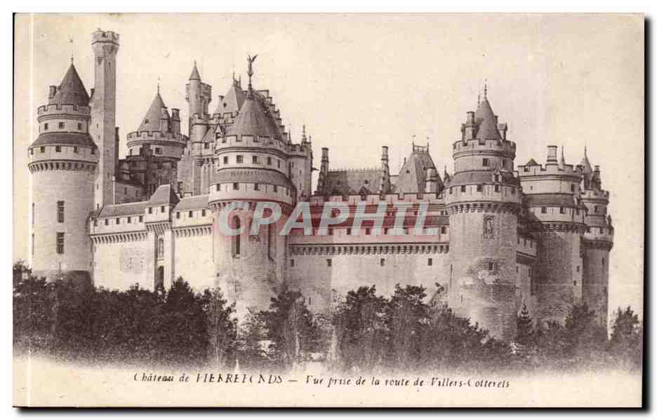 CPA Chateau de Pierrefonds Vue prise de la route de Villers Cotterets