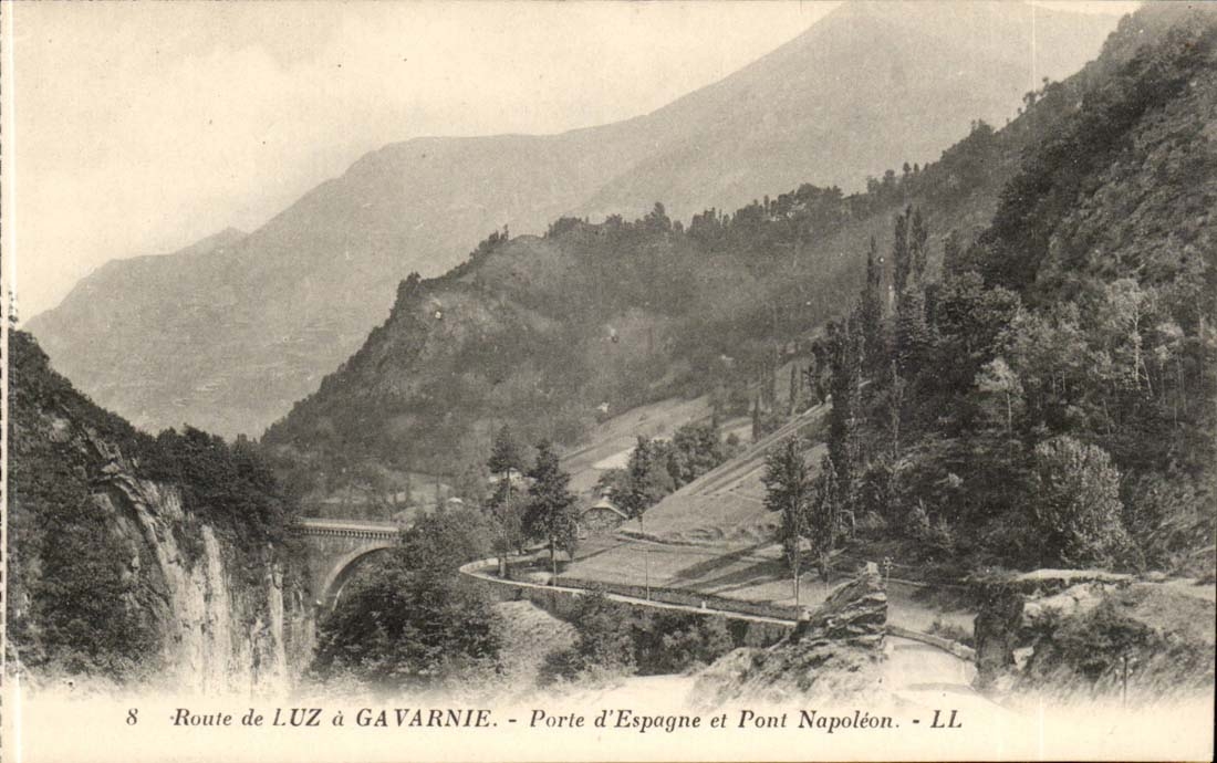 Route de Luz a Gavarnie - Porte d'Espagne et Pont Napoleon - CPA 