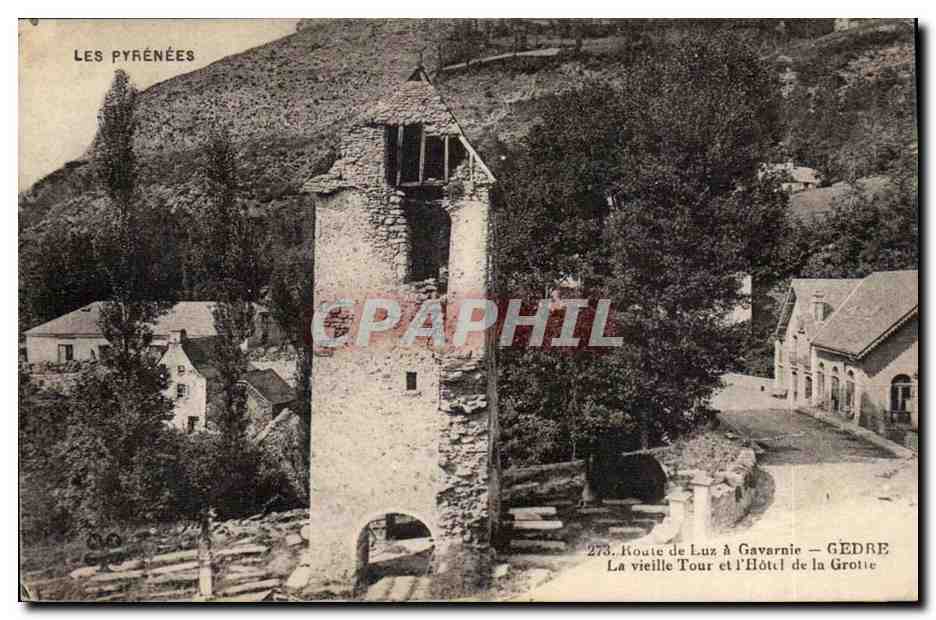 Route de Luz a Gavarnie - Gedre - La Vielle Tour et l'Hotel de la Grotte CPA 
