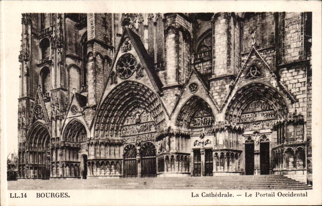 Bourges - la Cathedrale - Le Portail Occidental - CPA 