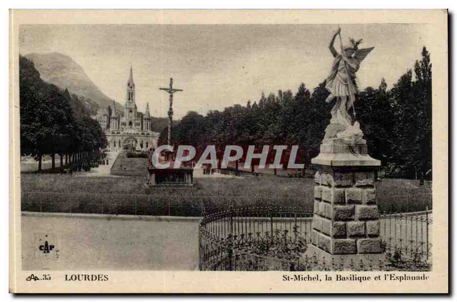 Lourdes - St Michel - La Basilique et l'Esplanade - CPA 