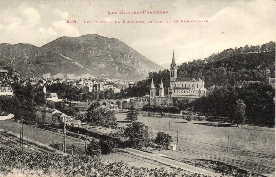 Lourdes - La Basilique - Le Fort et le Funiculaire - CPA 