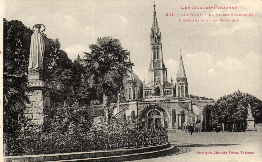 Lourdes - La Basilique - la Vierge Couronnee - CPA 