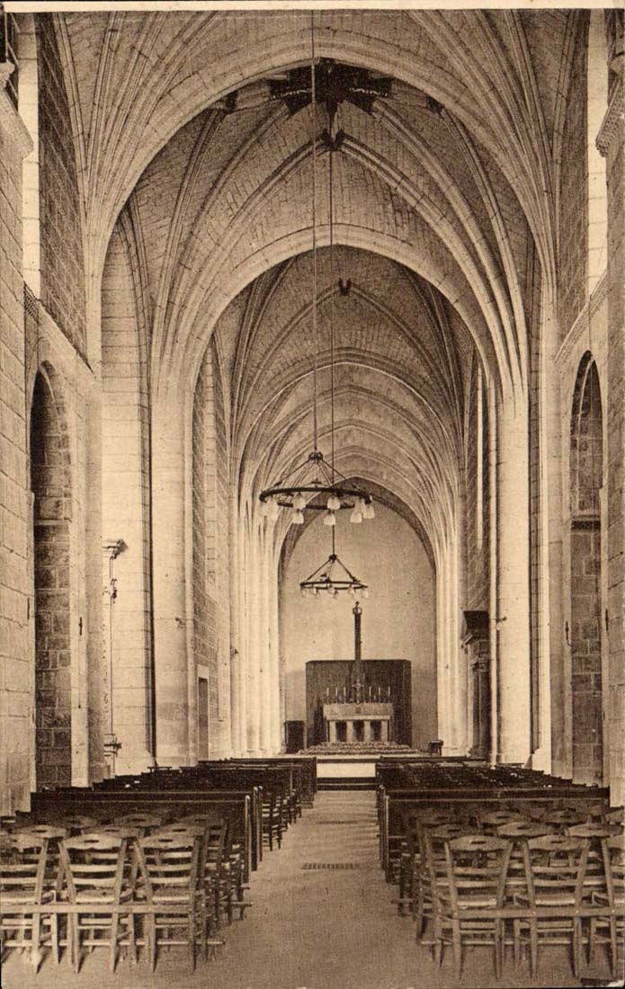 Nef de l'Eglise abbatiale St Pierre de Solesmes - CPA 