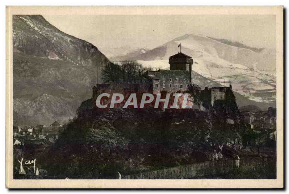 Lourdes - Chateau Fort et les Montagnes - CPA 