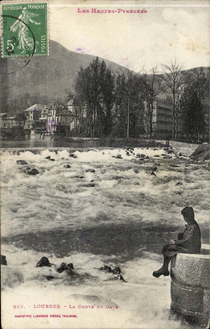 lourdes CPA La chute du Gave (enfant)