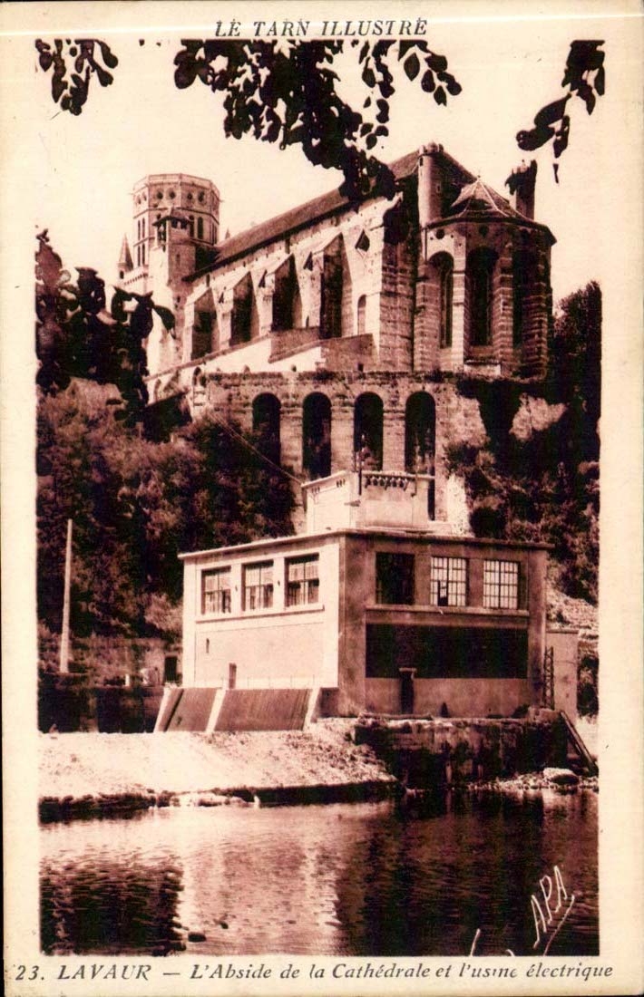 Lavaur CPA L'abside de la cathedrale et l'usine electrique