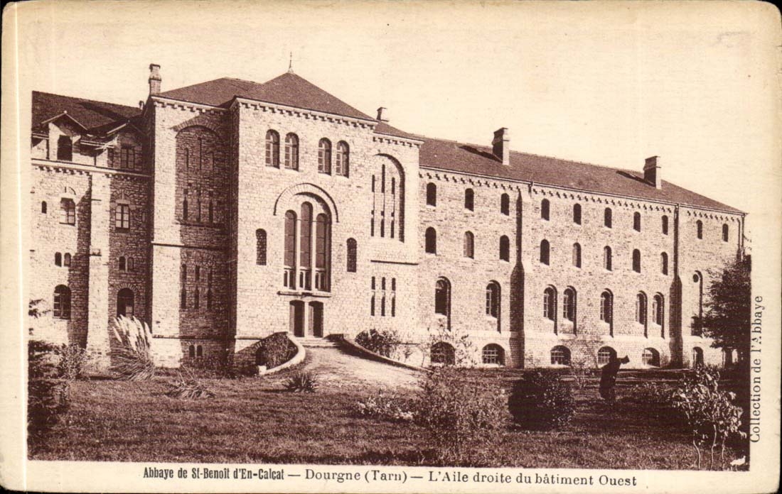 Abbaye de St Benoit d'en Calcat CPA Dourgue L'aile droite du batiment Ouest
