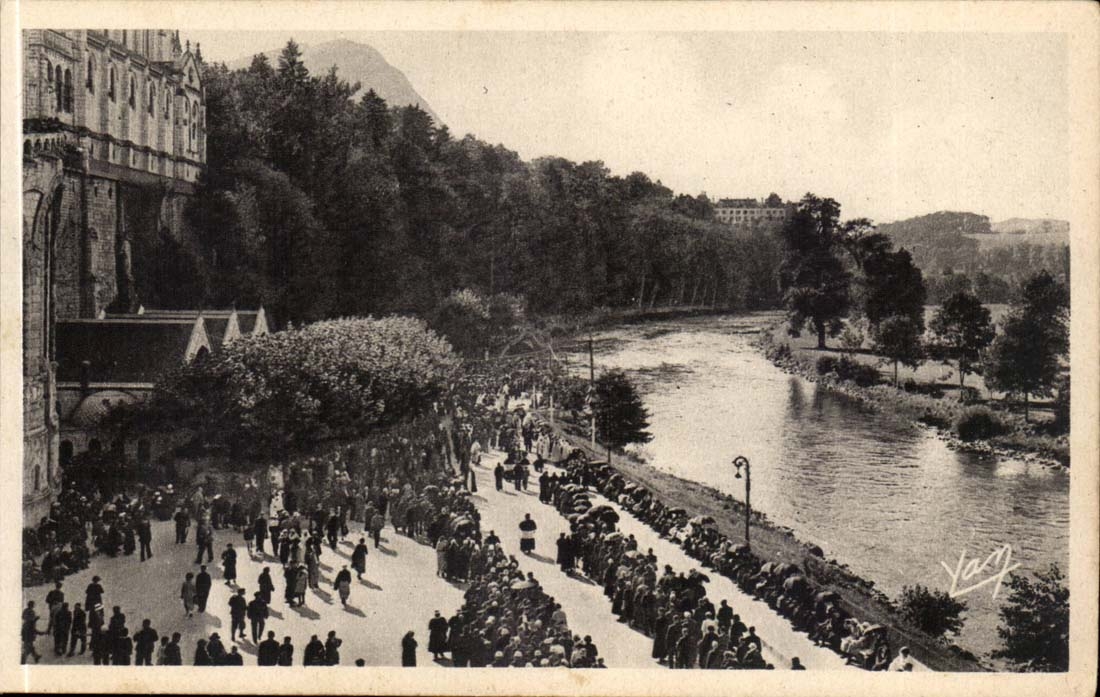 Lourdes CPA La piscine et le Gave