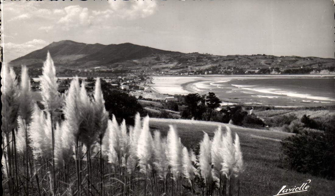 Hendaye — Vue générale sur Hendaye Plage, au fond l'Espagne — Lavielle