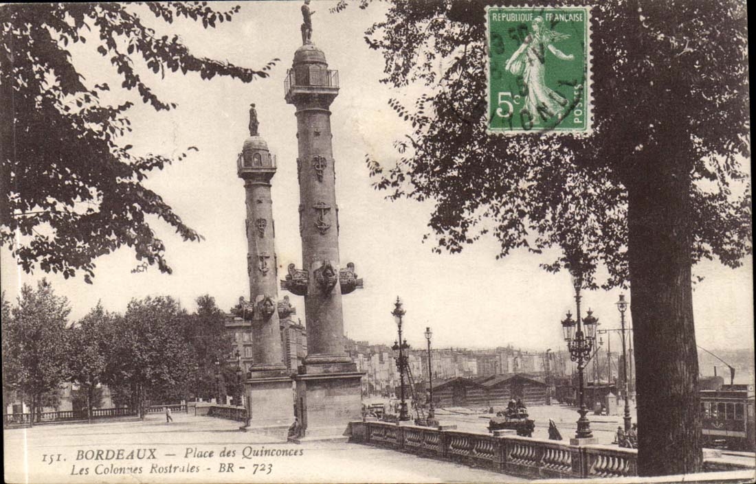 Bordeaux CPA Place des Quinconces Les colonnes rostrales