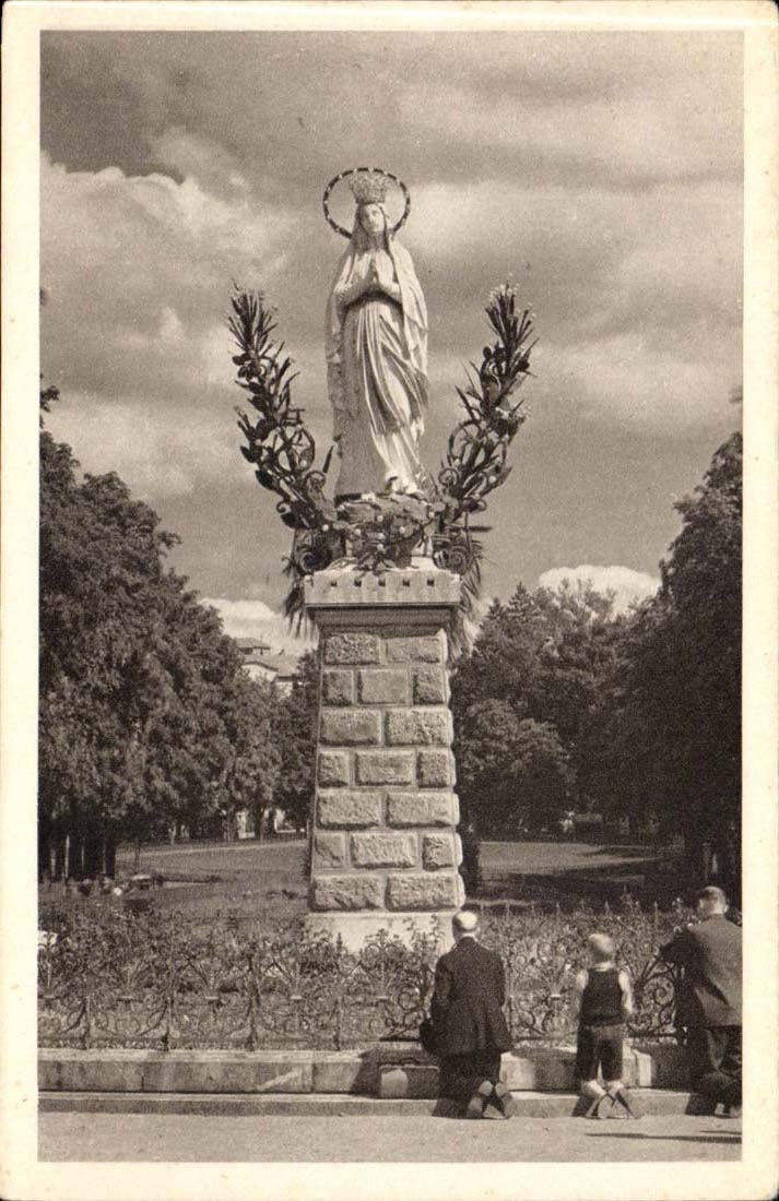 Lourdes CPA La vierge couronnee