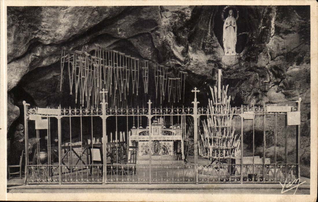 Lourdes CPA la grotte miraculeuse