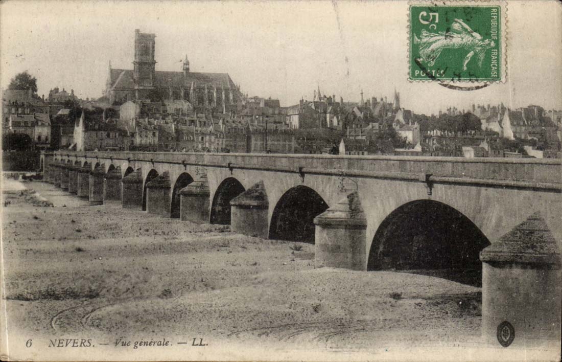 Nevers CPA Vue generale