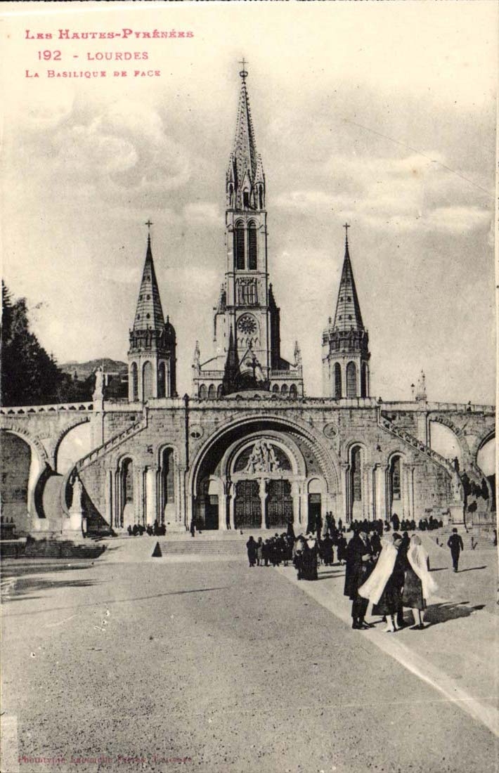 Lourdes CPA La basilique de face