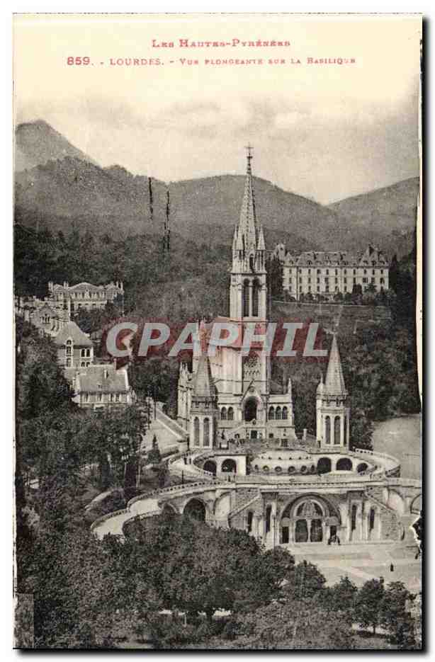 Lourdes CPA Vue plongeante de la basilique