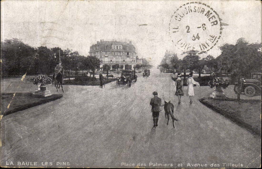 La Baule les Pins CPA place de palmiers et l'avenue des Tilleuls