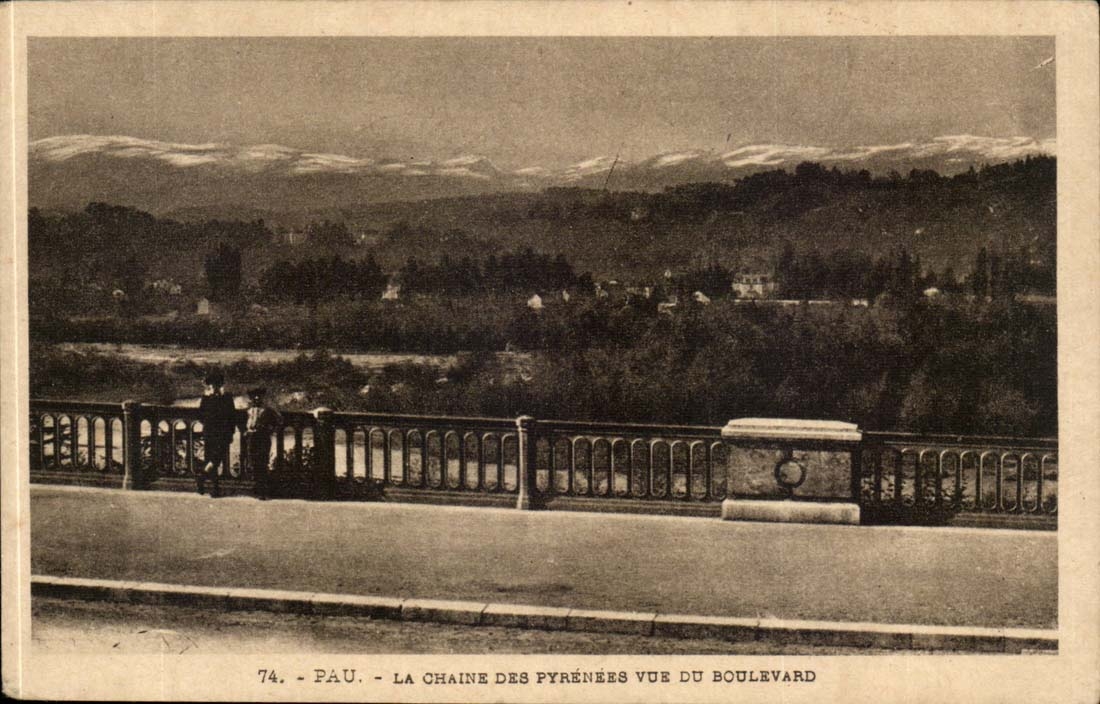 Pau CPA La chaine des Pyrenees vue du boulevard