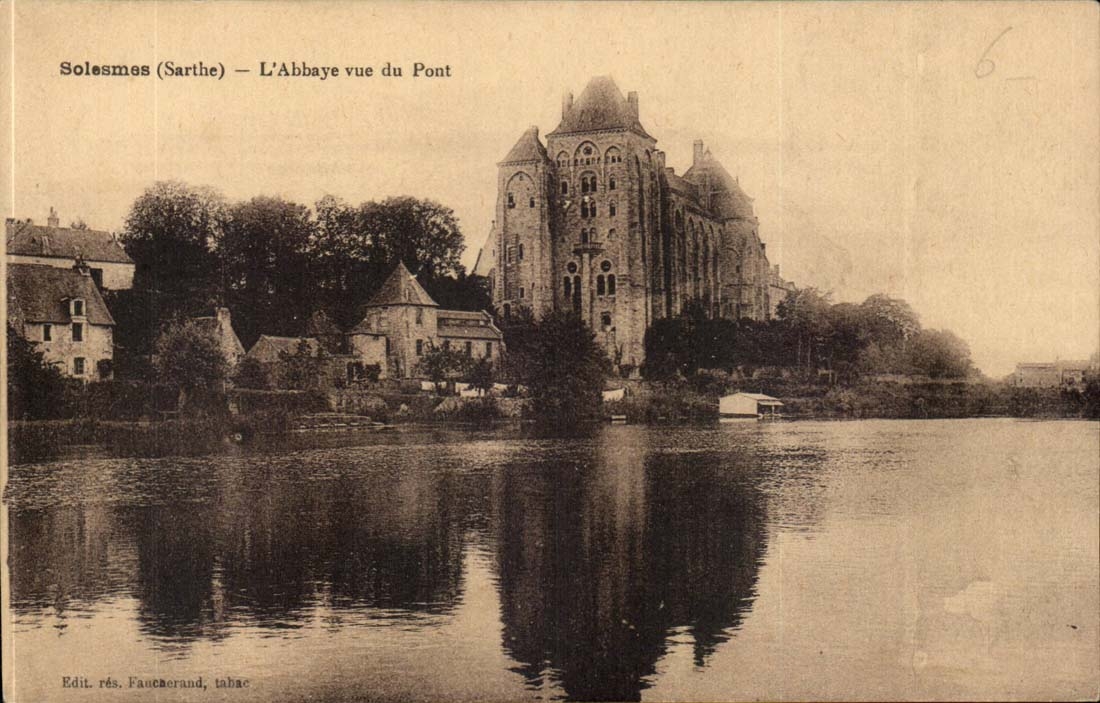 Solesmes CPA L'abbaye vue du pont