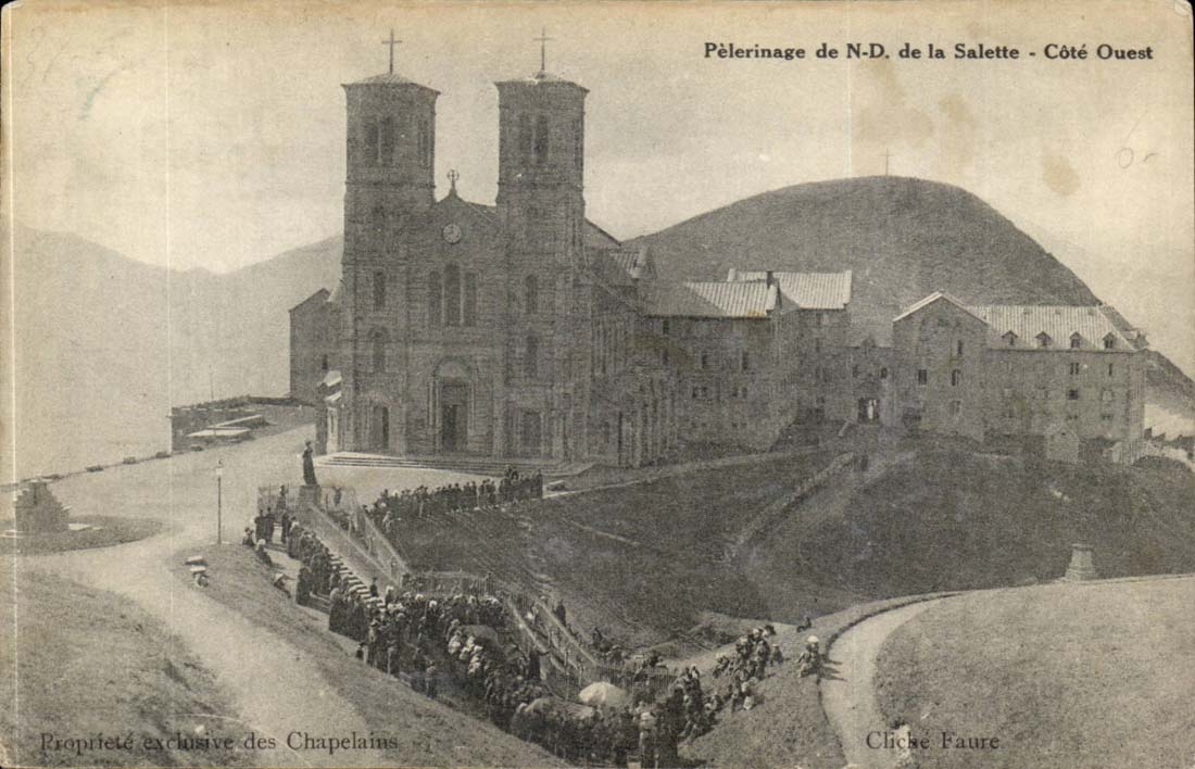 Pèlerinage de N.-D. de la Salette - Côté Ouest — Cliché Faure, propriété exclusive des Chapelains