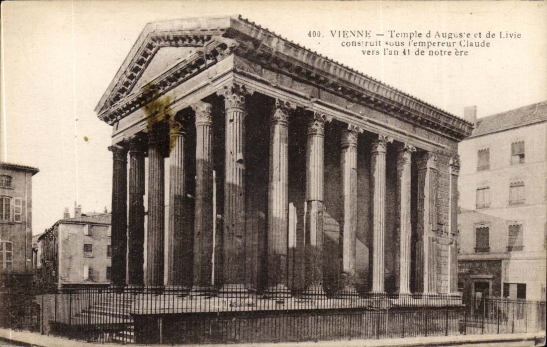 Vienne — Temple d'Auguste et de Livie — construit sous l'empereur Claude vers l'an 41 de notre ère