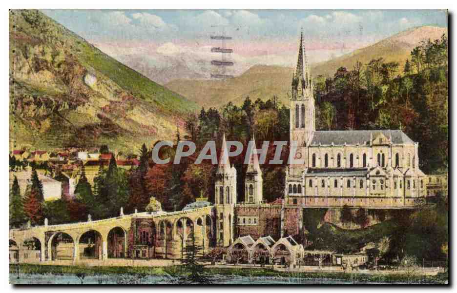 Lourdes CPA La basilique et les montagnes