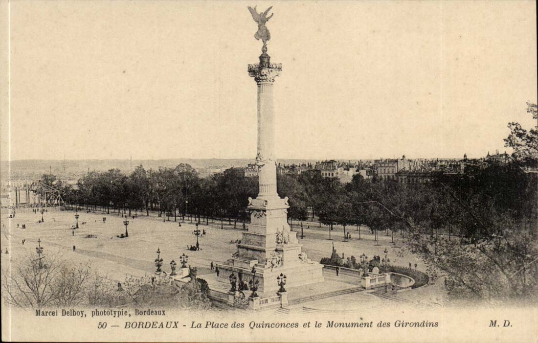 Bordeaux CPA La place des Quinconces et le monument des Girondins