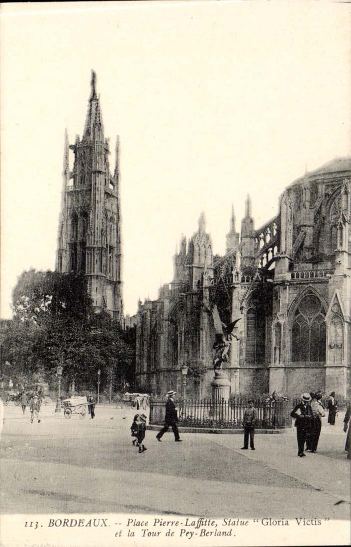 Bordeaux CPA Place Pierre Lafitte Statue Gloria Victis et la tour de Pey Berland