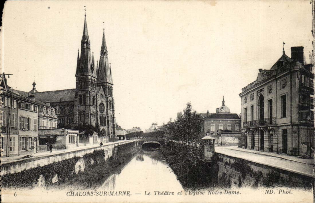 Chalons-sur-Marne — Le Théâtre et l'Église Notre-Dame — ND. Phol.