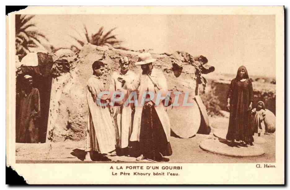 Afrique - Africa - Maroc - Marocco - A la Porte d'un Gourbi - Le Pere Khoury l'eau - CPA 