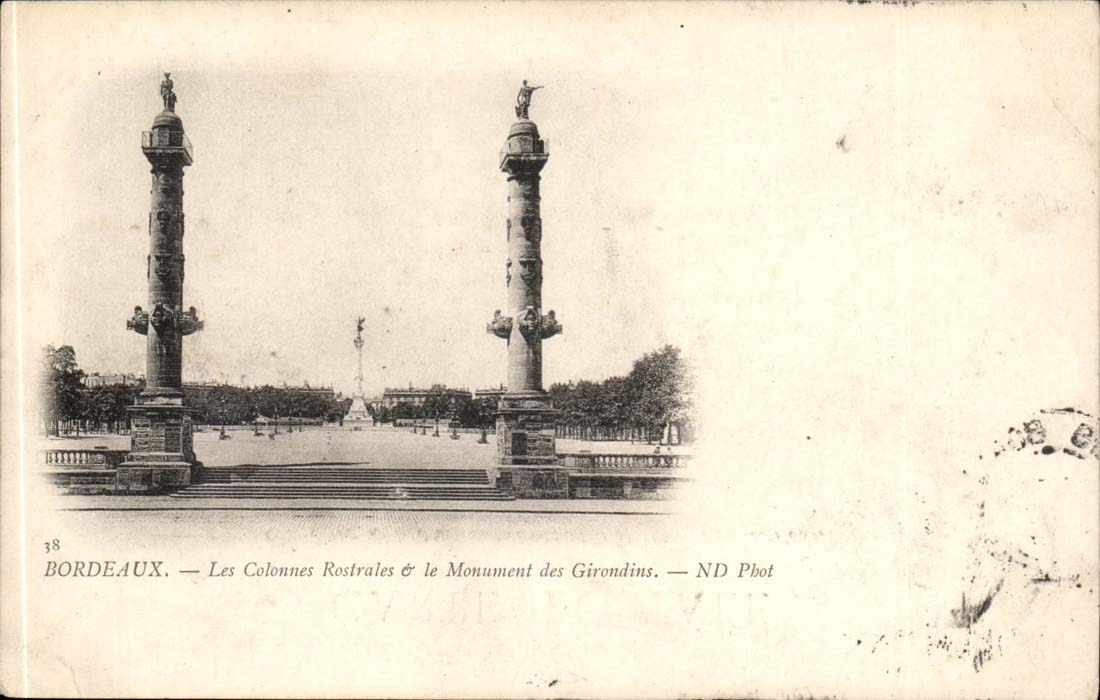 Bordeaux - Les Colonnes Rostrales et le Monument des Girondins - CPA 