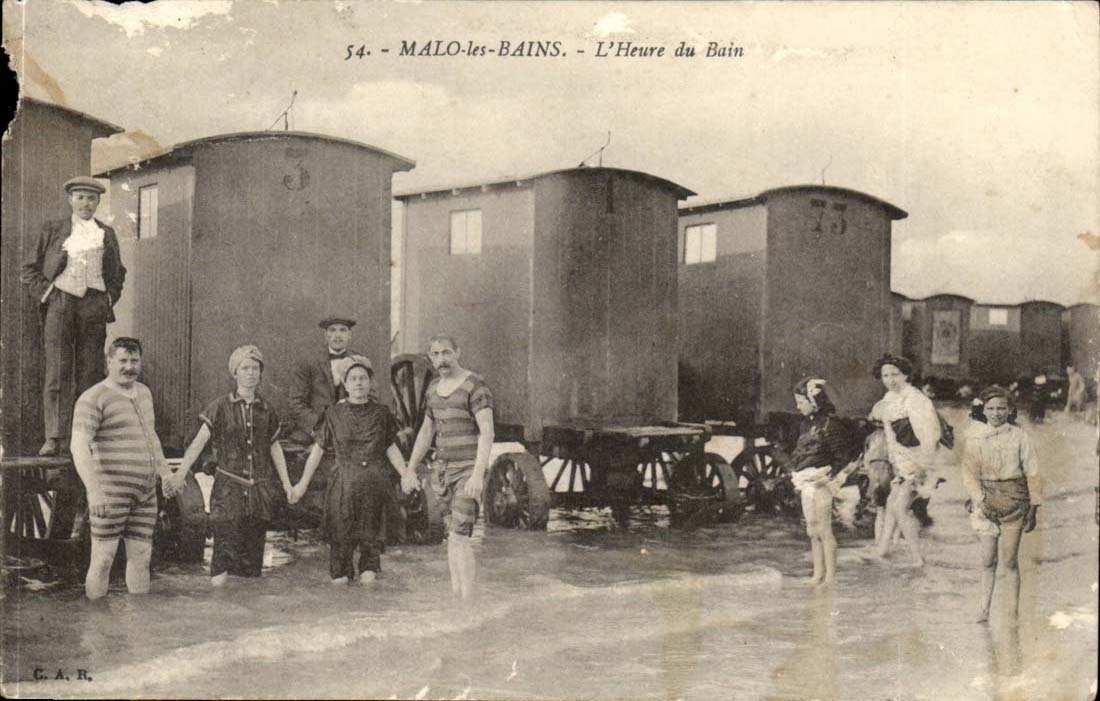 Malo les Bains CPA L'heure du bain 