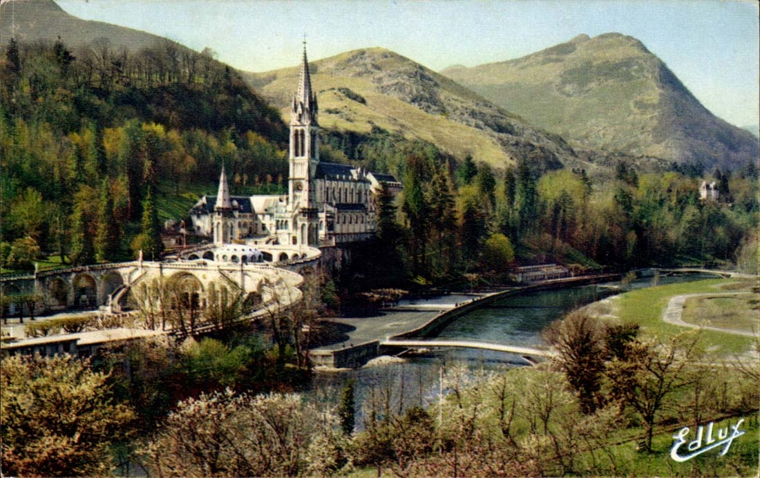 Lourdes CPA La basilique le Gave et les nouveaux ponts