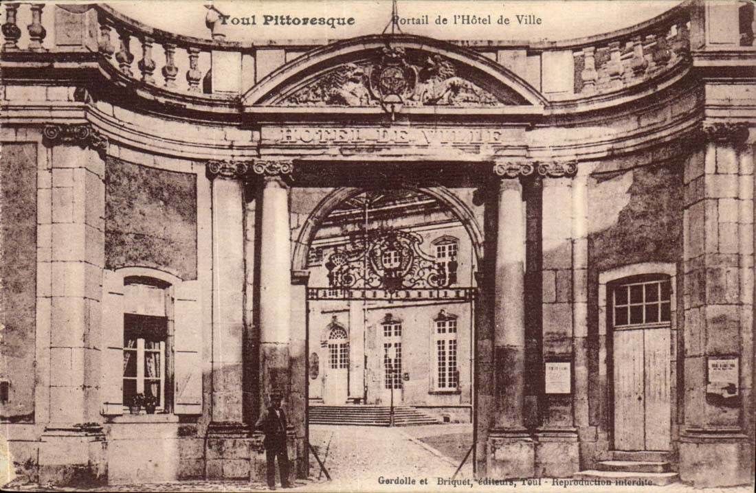 Toul Pittoresque — Portail de l'Hôtel de Ville — Gerdolle et Briquet, éditeurs, Toul
