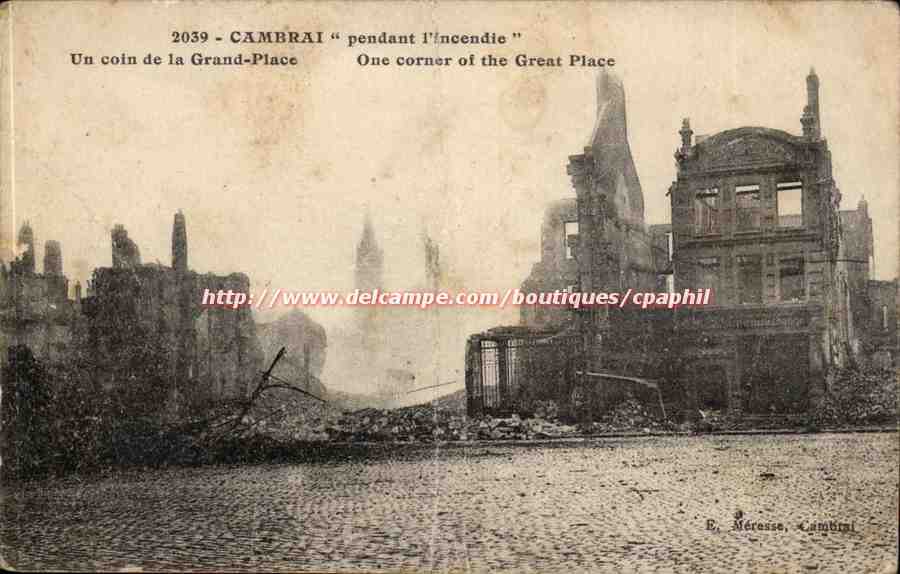 CAmbrai CPA pendant l'incendie Un coin de la grand place 