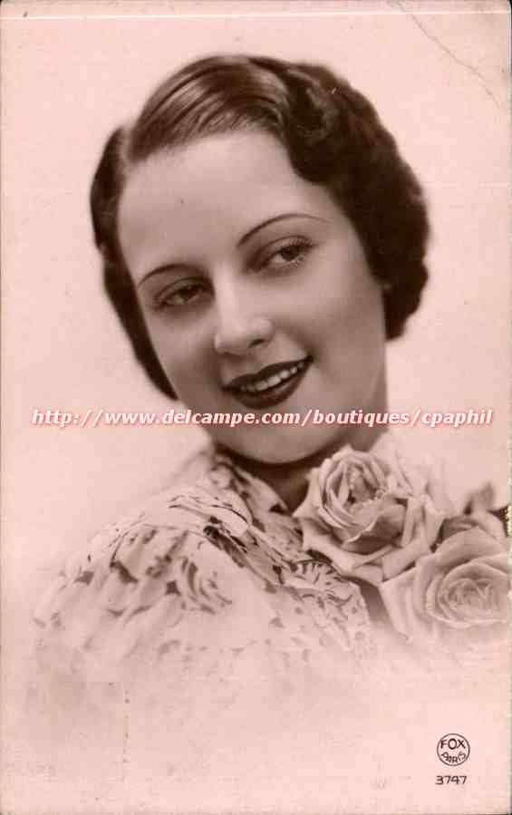 Femme souriante — portrait — FOX Paris n°3797