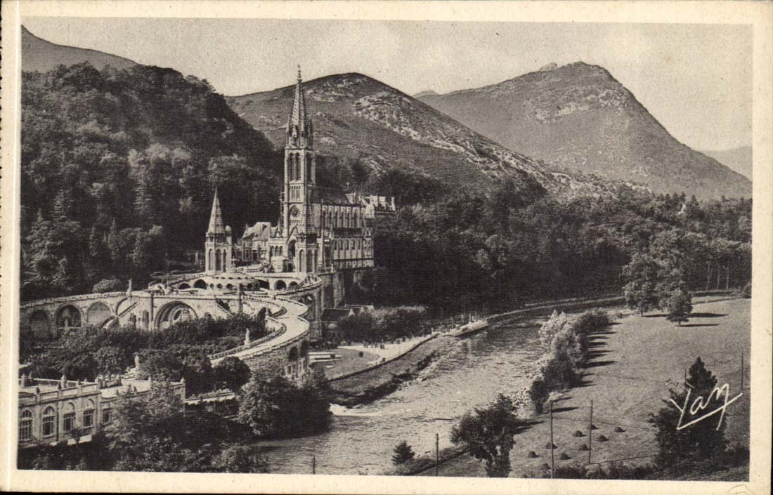 Lourdes CPA La basilique et le Gave