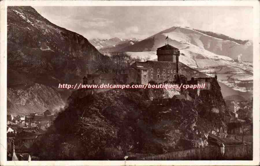 Lourdes CPA Le chateau fort