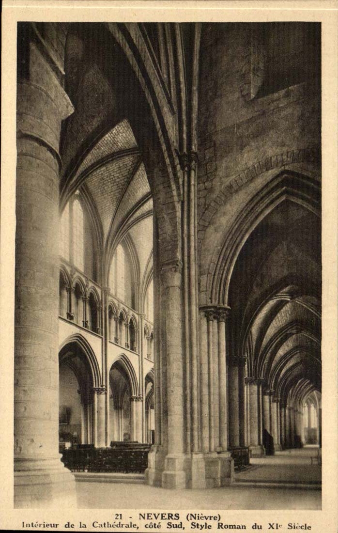 Nevers CPA Interieur de la cathedrale Cote sud Style Roman du 11eme