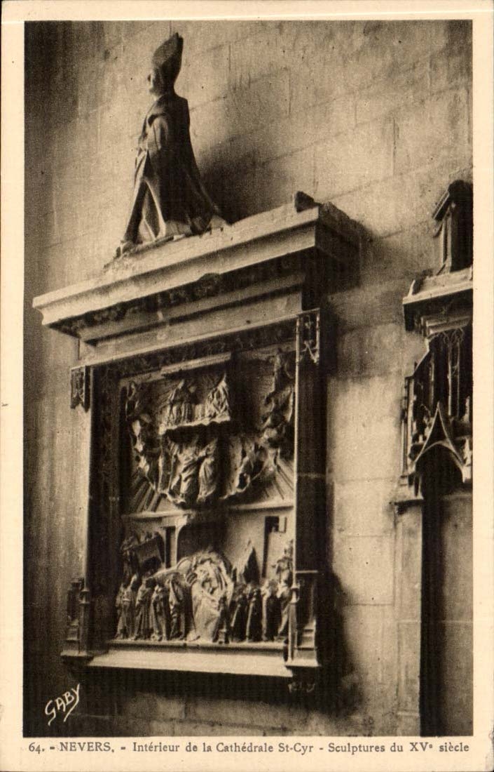 Nevers CPA Interieur de la cathedrale St Cyr Sculptures du 1(eme