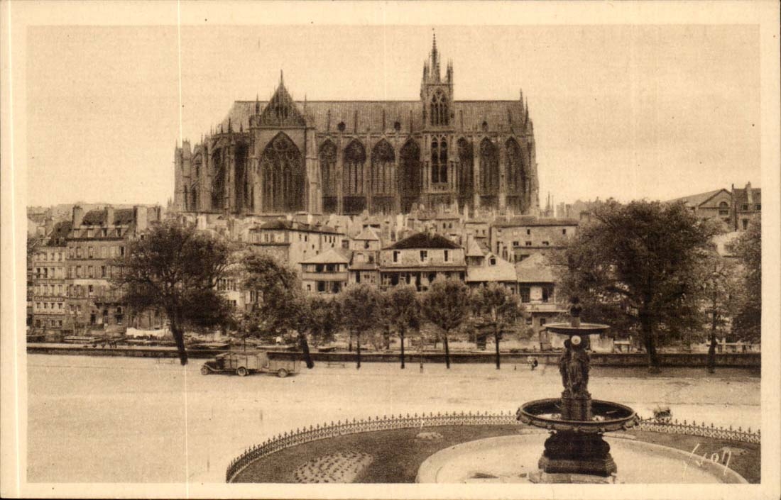 Metz CPA Facade laterale de la cathedrale