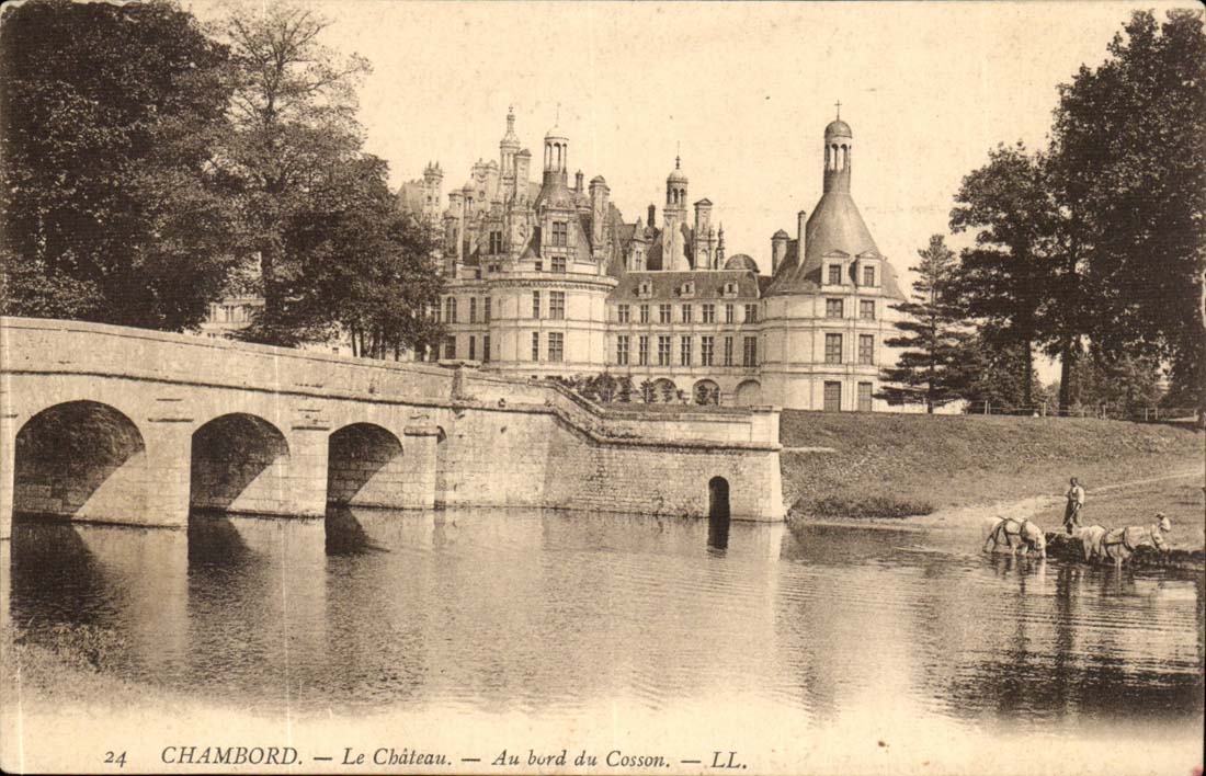Chambord - Le Chateau - Au bord du Casson CPA 