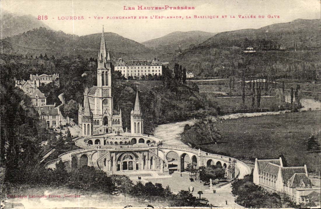 Lourdes - Vue Panoramique vue l'Esplanade - La Vallee du Gave CPA 
